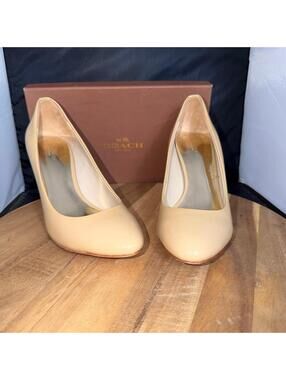 Coach Nala 8.5 M Patent Leather Pumps in Cappuccino